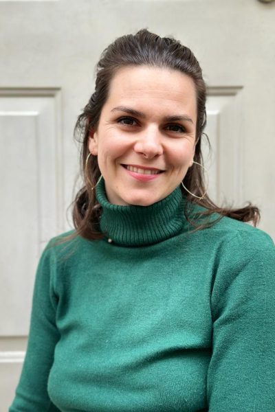 photo Justine Martinez, fondatrice de @tresseusedeliens . Doula Arles Tarascon